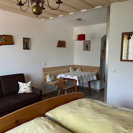 Haus Lisa Homestay *