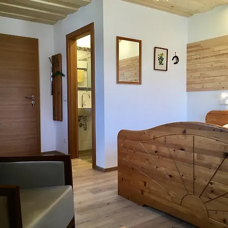 Haus Lisa Homestay *